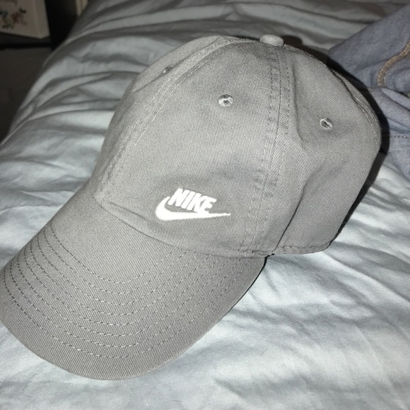 light grey nike hat